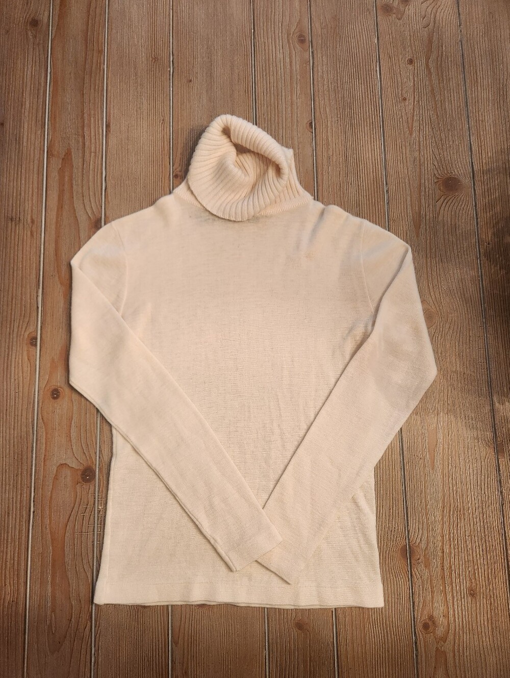 Classic Cream Turtleneck Sweater - Women Size Medium